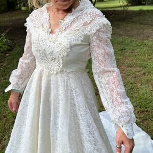 Vintage Cream Lace Long Sleeve V Neck Wedding Dress